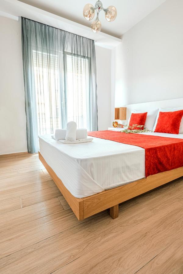 Design Suites Efharis Nea Peramos  Ngoại thất bức ảnh